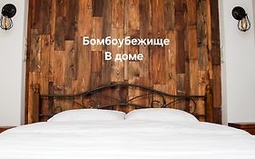 Apartment In The City Center In The House With Atlantes